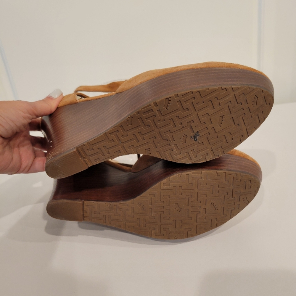 ELAINE TURNER TAN FRINGE SUEDE ZIPPER BACK WEDGES SIZE 9.5 - Picture 11 of 12